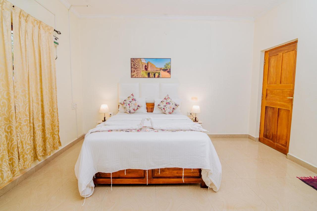 White House In Goa, Truly Amazing Experience Bed & Breakfast Saligao Exterior photo